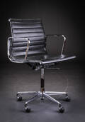 Charles Eames. Kontorstol model EA 117, læder  Denne vare er sat til omsalg under nyt varenummer 4058533