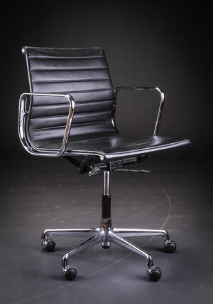 Charles Eames. Kontorstol model EA 117, læder  Denne vare er sat til omsalg under nyt varenummer 4058533