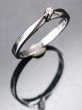 Solitairering af 14 kt hvidguld, ca. 0.03 ct