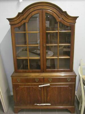 Vitrinskåp, engelsk stil