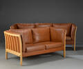 Stouby. Tre-pers. sofa samt to-pers. sofa, læder og bøg. 2 