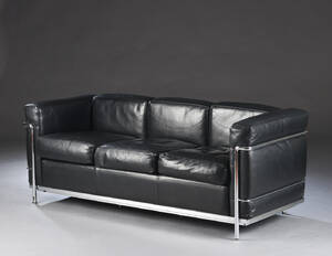 Le Corbusier. Fritstående tre-pers. sofa, model LC2