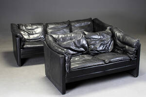 Skandinavisk møbelproducent. To samt tre-pers. sofa 2