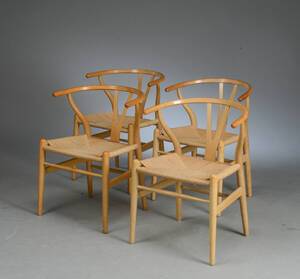 Hans J. Wegner, Fire Y- stole af egetræ, model CH-24 4