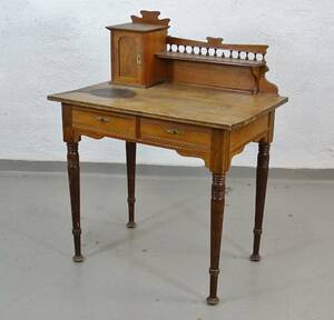 Skrivbord, med uppsats, 2 lådor, med skavanker