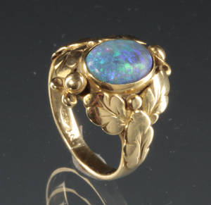 Skønvirke ring med opal