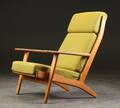 Hans J. Wegner. Højrygget lænestol af massiv egetræ, model GE-290A