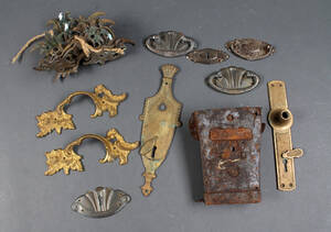 To kasser med ældre låse, låseblik, håndtag af metal og træ mm., 18001900-tallet 2
