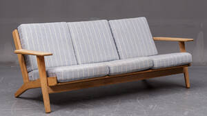 H. J. Wegner. Tre-pers. sofa, Ge-2903