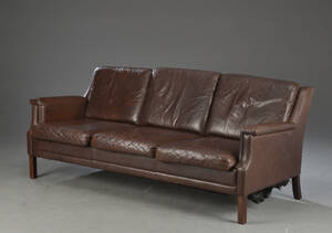 Møbelproducent. Tre pers. sofa, brunt læder