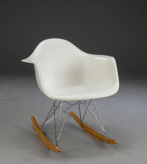 Charles Eames. Gyngestol model RAR