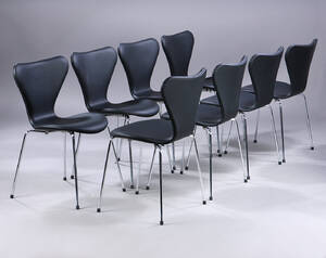 Arne Jacobsen. Et sæt på otte stole Syveren, model 3107, sort analin læder, Ny siddehøjde 46,5 cm. 8 