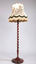 GOLVLAMPA, 1920-TAL, BETSAT TRÄ, HÖJD 180 CM
