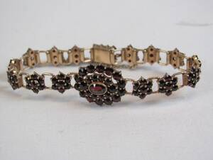 ARMBAND FÖRGYLLT SILVER M GRANATER, STPL
