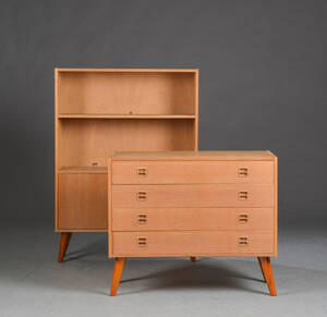 Kommode samt reol af egetræ. 2