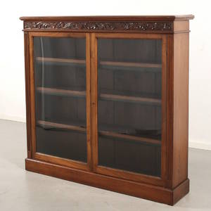 Bokskåp valnöt 1800-talets senare del