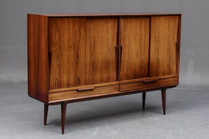 Omann Jun. Skænk af palisander, model 13