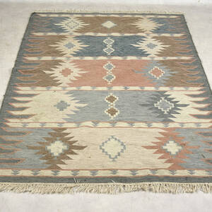 MATTA, rölakan, 205x140 cm.