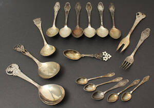 Hingelberg m.fl. Diverse sølvbestik 17