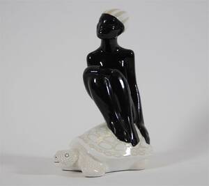 Figurin i glaserat lergods, Mari Simmulson för Upsala Ekeby