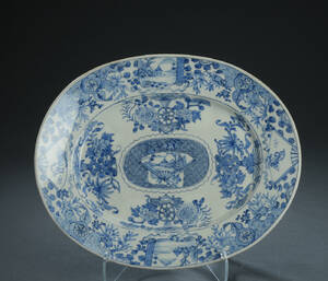Japansk fad af porcelæn, 1800-tallet. 