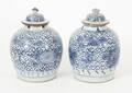 Urnor med lock ett par, Kangxi stil, 181900-tal