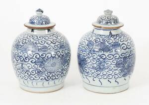 Urnor med lock ett par, Kangxi stil, 181900-tal