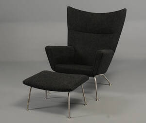 Hans J. Wegner. Lænestol Wingchair og tilhørende skammel 2