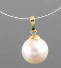 Fresh water pearl pendant in gold