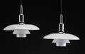 Poul Henningsen. Par PH 32 pendler, opalglas 2