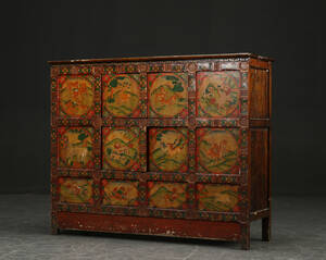 Kinesisk skab af bemalet træ, 1900-tallet Denne vare er sat til omsalg under nyt varenummer 4028419