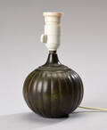 Just Andersen, bordlampe af diskometal, nr. 1633.