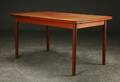 Spisebord af teaktræ, dansk møbelproducent