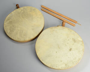 Grøndlanske sælskindstrummer.