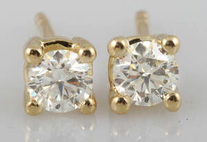 Earrings in 14k with brilliant cut diamonds 0.40 ct