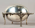 Versilberte Schüssel mit Rolldeckel