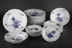 Royal Copenhagen. Blå blomst spisestel af porcelæn 26