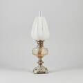 Bordsfotogenlampa, nysilver och glas