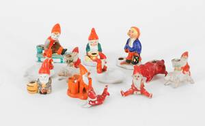 Tomtefigurer och ljusstakar 12 delar, mestadels 1900-talets första hälft