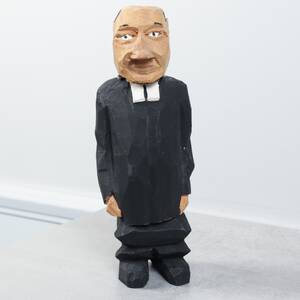 OIDENTIFIERAD SNIDARE, träfigur med ekivok motv