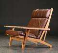 Hans J. Wegner. Lænestol, egetræ, model GE-375 
