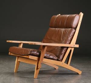Hans J. Wegner. Lænestol, egetræ, model GE-375