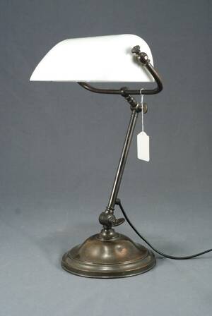 SKRIVBORDSLAMPA, SAMTIDA, METALL OCH VITT GLAS, HÖ CA 41 CM