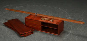 Poul Cadovius. System Royal, væghængt reolsystem af teaktræ 14 