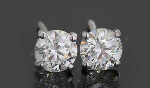Örhängen med briljantslipade diamanter 1.15ct