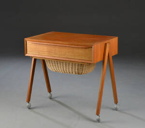 Møbelproducent, sybord af teak