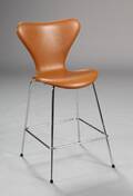 Arne Jacobsen. 7er barstol, model 3187, nybetrukket