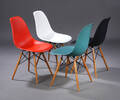 Charles  Ray Eames. Sæt på fire skalstole, model DSW 4 