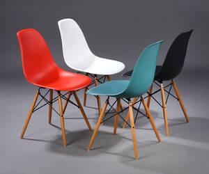 Charles  Ray Eames. Sæt på fire skalstole, model DSW 4 