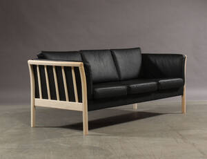 Tre-pers. sofa, sort læder Denne vare er sat til omsalg under nyt varenummer 4029855